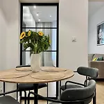 Luna Apartment *