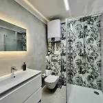 Luna Apartment *