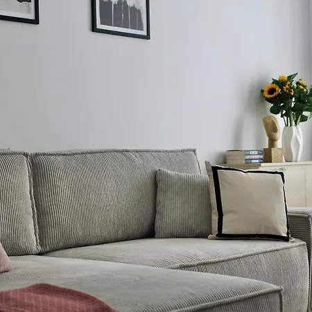 Luna 아파트 옐레니아구라