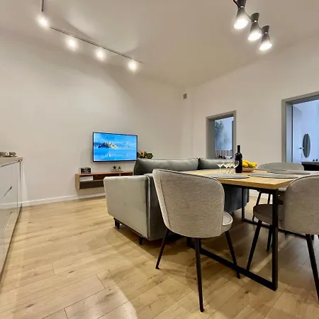 Luna Apartment
