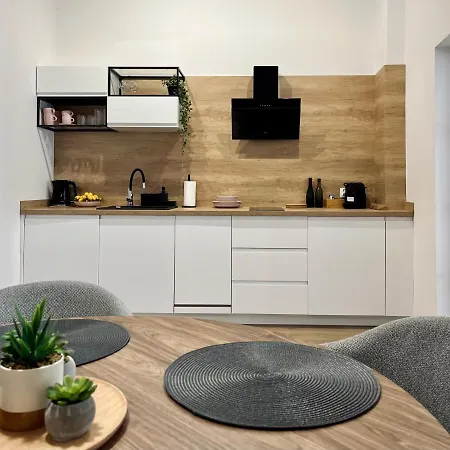 아파트 Luna 옐레니아구라