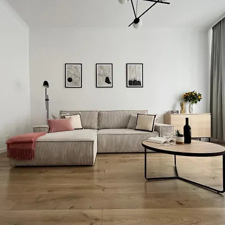 Luna 아파트 옐레니아구라