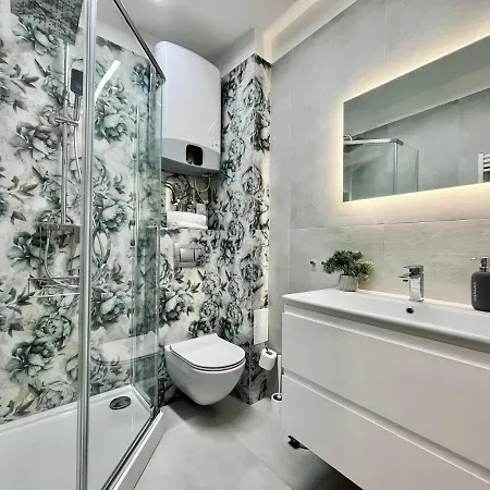 Luna 아파트 옐레니아구라